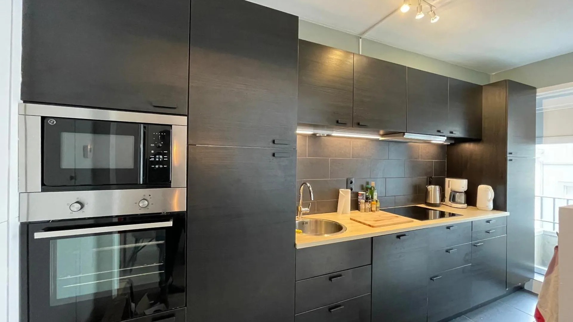 Cosy & Bright Apartment In Belle Epoque-Area Ostend